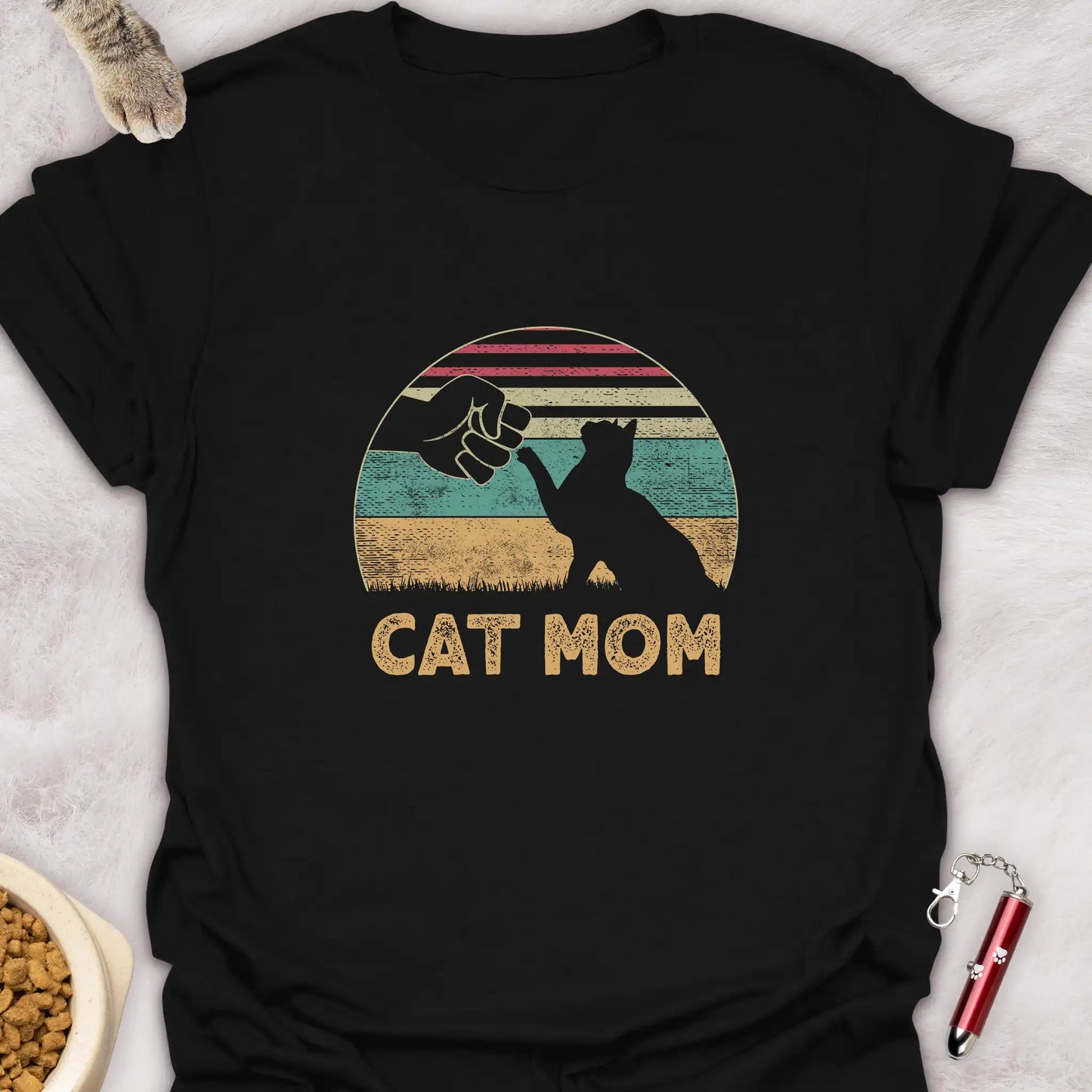 CAT MOM β VINTAGE SUNSET FIST BUMP T-SHIRT
