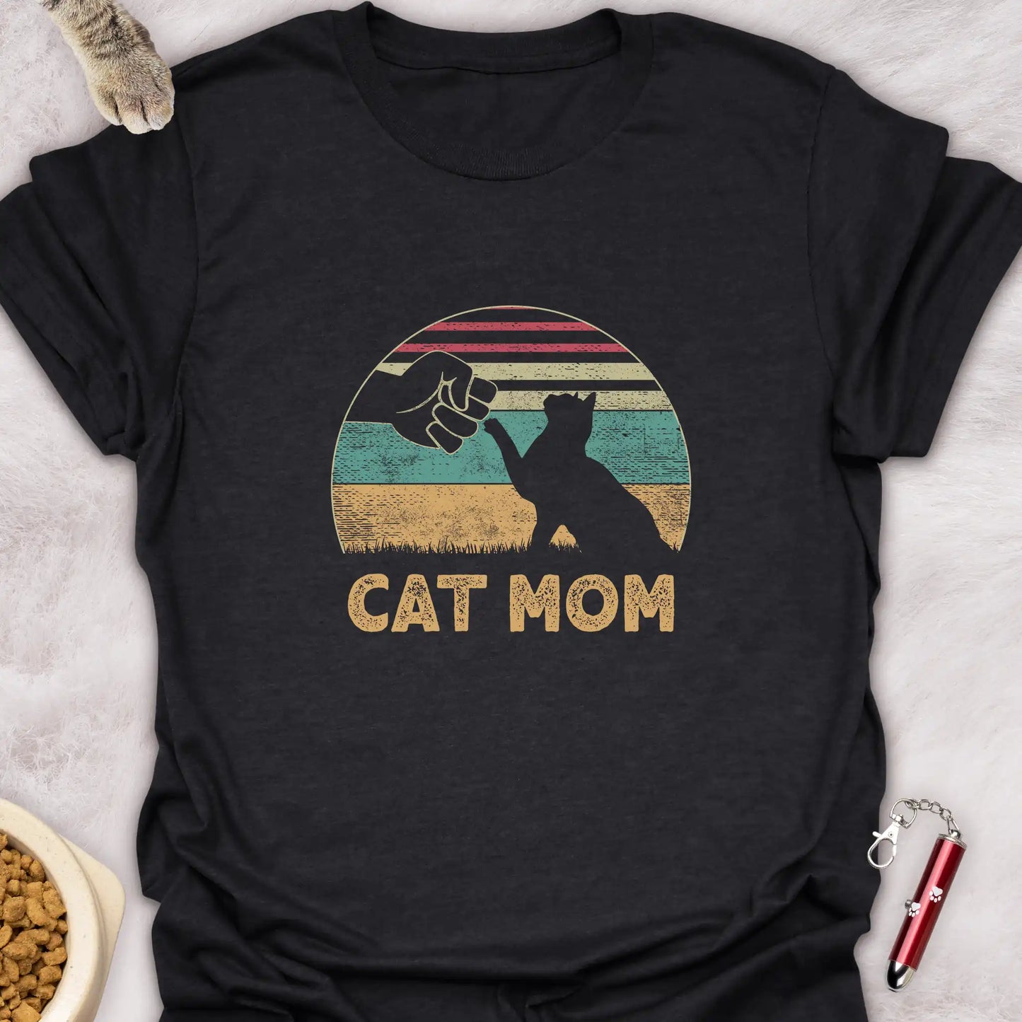 CAT MOM β VINTAGE SUNSET FIST BUMP T-SHIRT