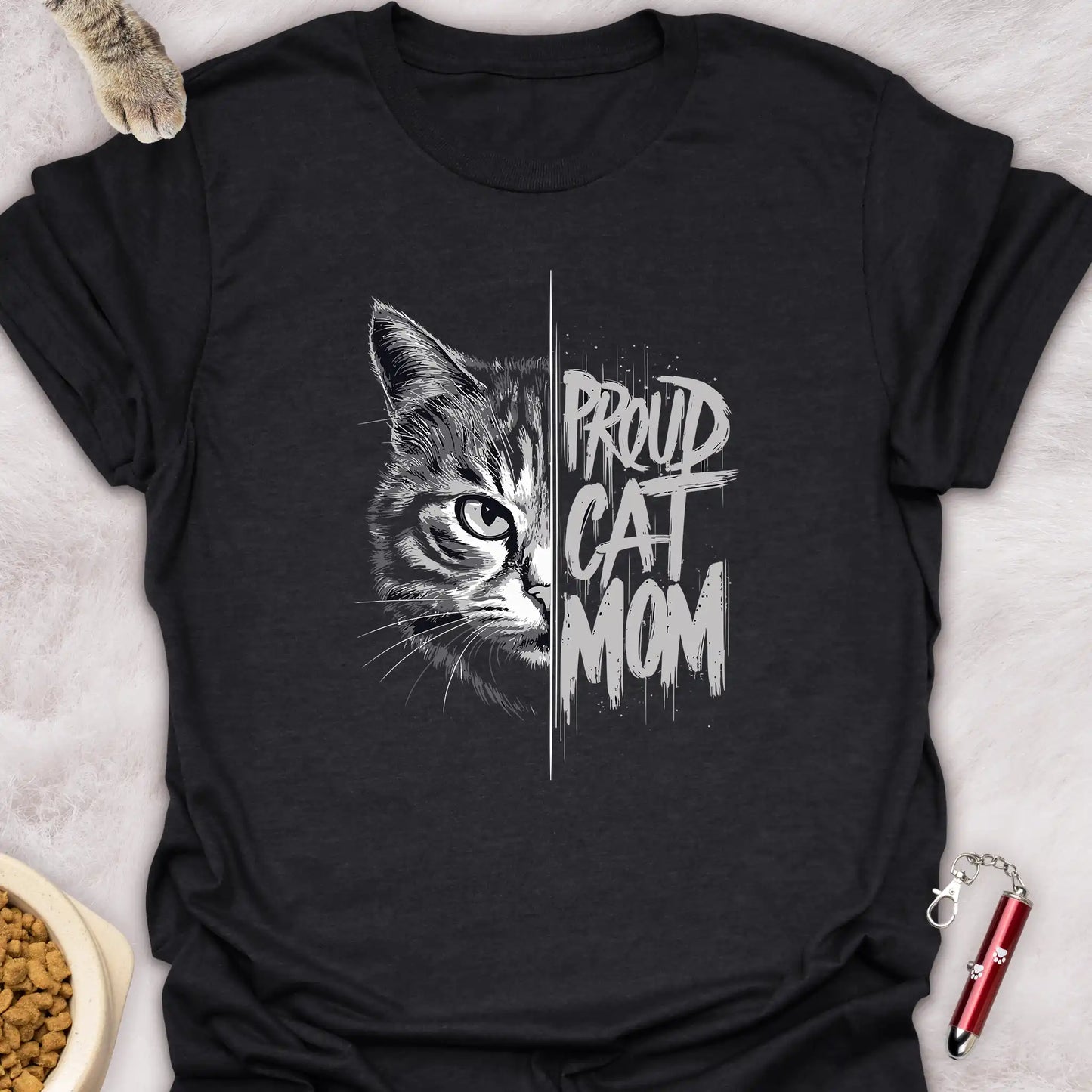 PROUD CAT MOM β BLACK AND WHITE ILLUSTRATION CAT T-SHIRT