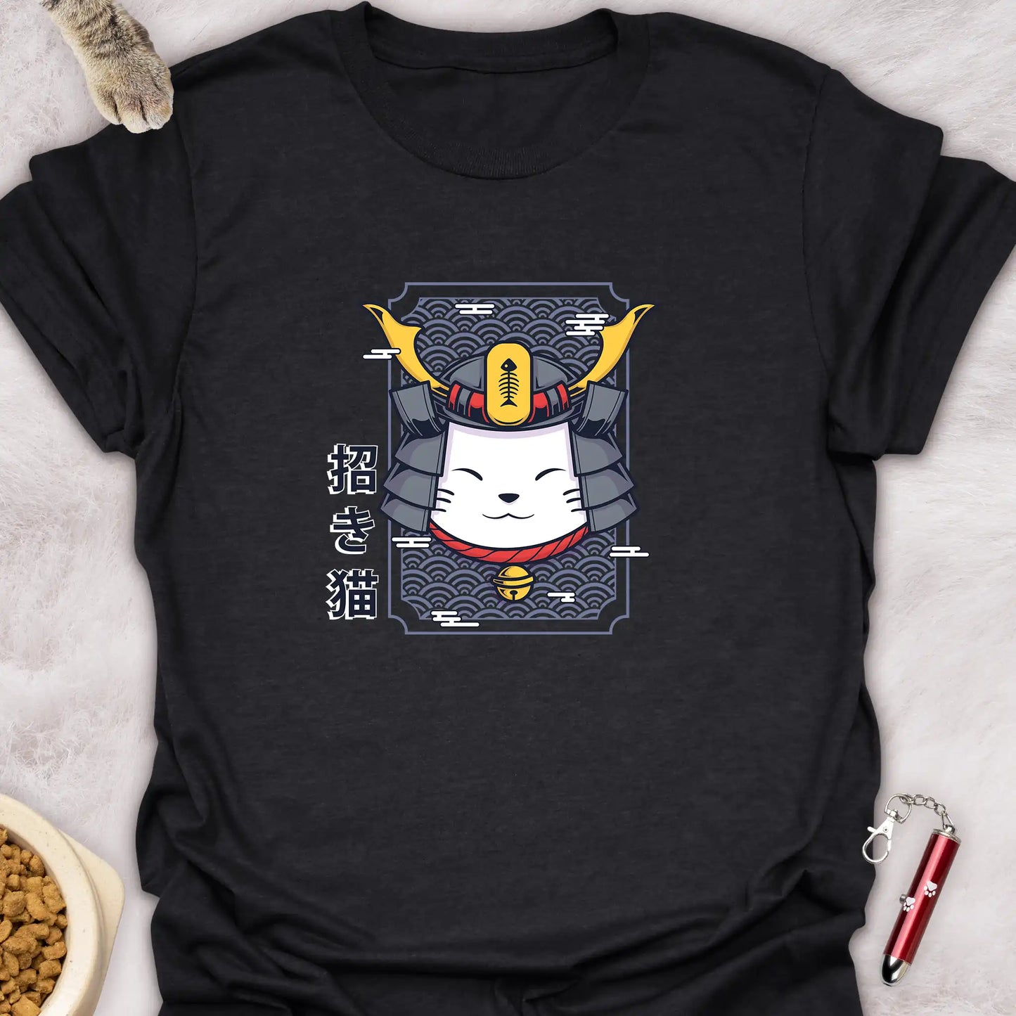 MANEKI NEKO β SAMURAI HELMET LUCKY CAT T-SHIRT