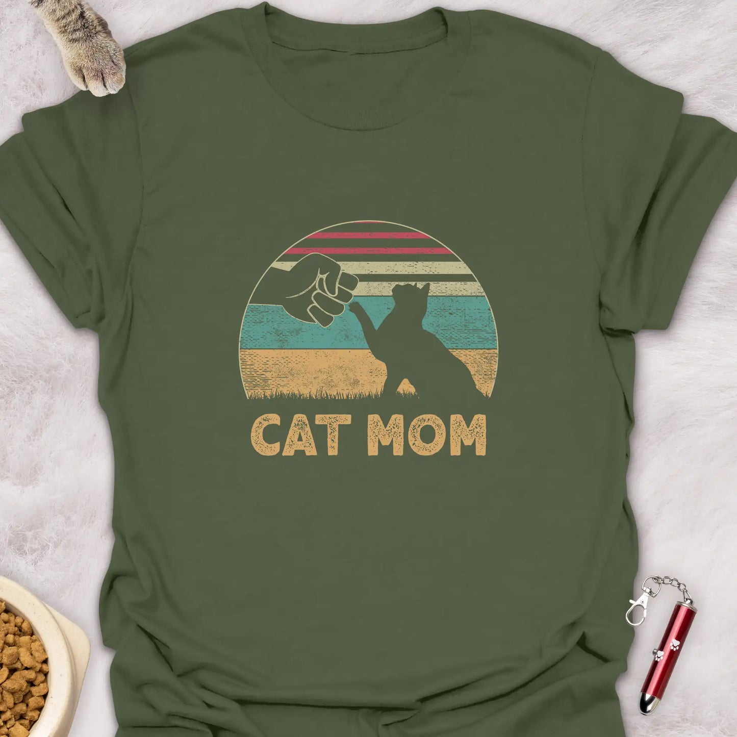 CAT MOM β VINTAGE SUNSET FIST BUMP T-SHIRT