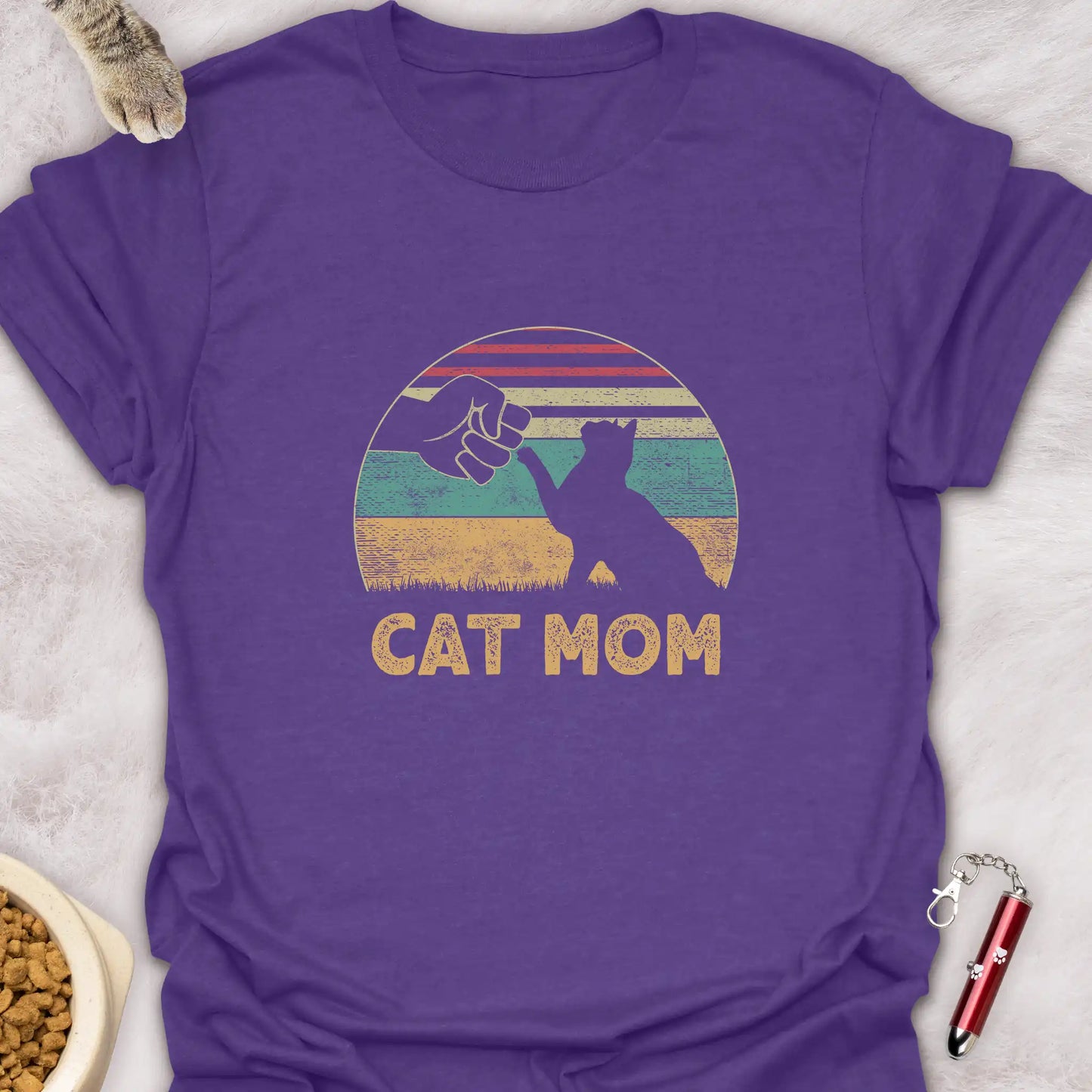 CAT MOM β VINTAGE SUNSET FIST BUMP T-SHIRT