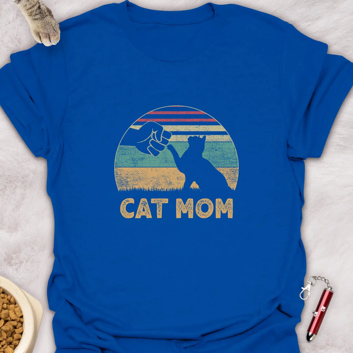 CAT MOM β VINTAGE SUNSET FIST BUMP T-SHIRT